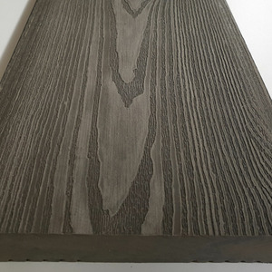 WPC Terrassendiele Holzstruktur hellgrau