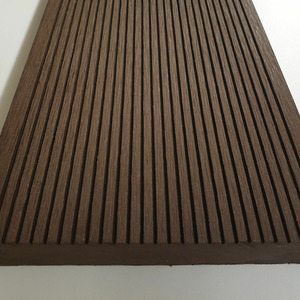WPC Terrassendiele geriffelt dunkelbraun