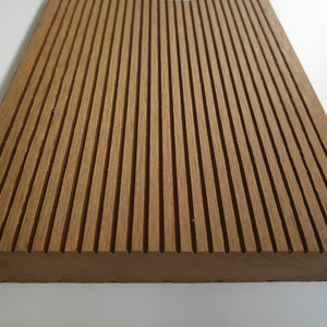 WPC Terrassendiele geriffelt hellbraun