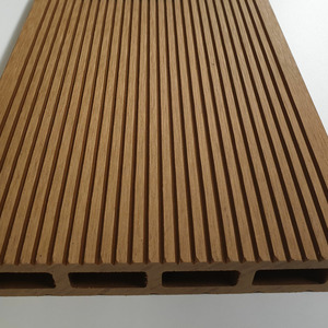 WPC Terrassendiele Hohlkammer geriffelt hellbraun