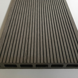 WPC Terrassendiele Hohlkammer 5 geriffelt hellgrau