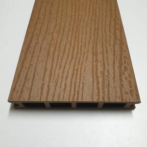 WPC Terrassendiele 24x140mm Struktur Hellbraun
