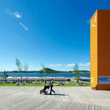 Terrasse mit den rustikalen Kebony CharacterTerrassendielen 28x120mm