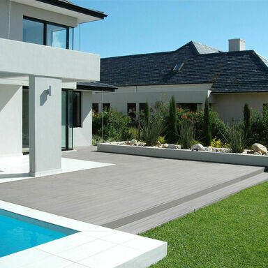 Pool Terrasse mit Lifecycle MoistureShield Cape Cod Grey