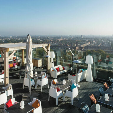 Hotel Terrasse mit UPM ProFi Deck in Steingrau im Hotel Ramada Amsterdam Nl