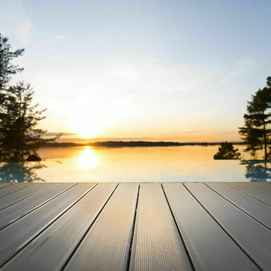 See Terrasse mit UPM ProFi Deck 150 in Perlgrau