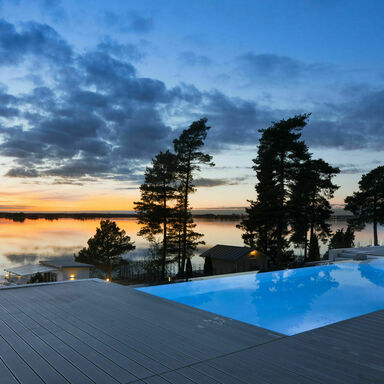 Pool Terrasse mit UPM ProFi Deck 150 in Perlgrau