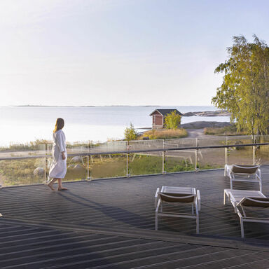 Terrasse mit UPM ProFi Deck 150 in Steingrau