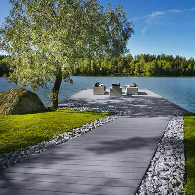 Uferanlage aus Terrassendielen UPM ProFi Deck Steingrau