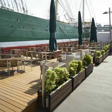 Hafen Terrasse mit Lifecycle Tigerwood